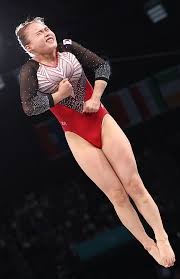 詹皇怒瞪队友引热议，连东契奇都承受不了的表情，顿巴斯更难应对？