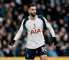 2025 赛季回顾：山本由伸由于其标志性的“彩虹曲球”，在社交平台引发热议